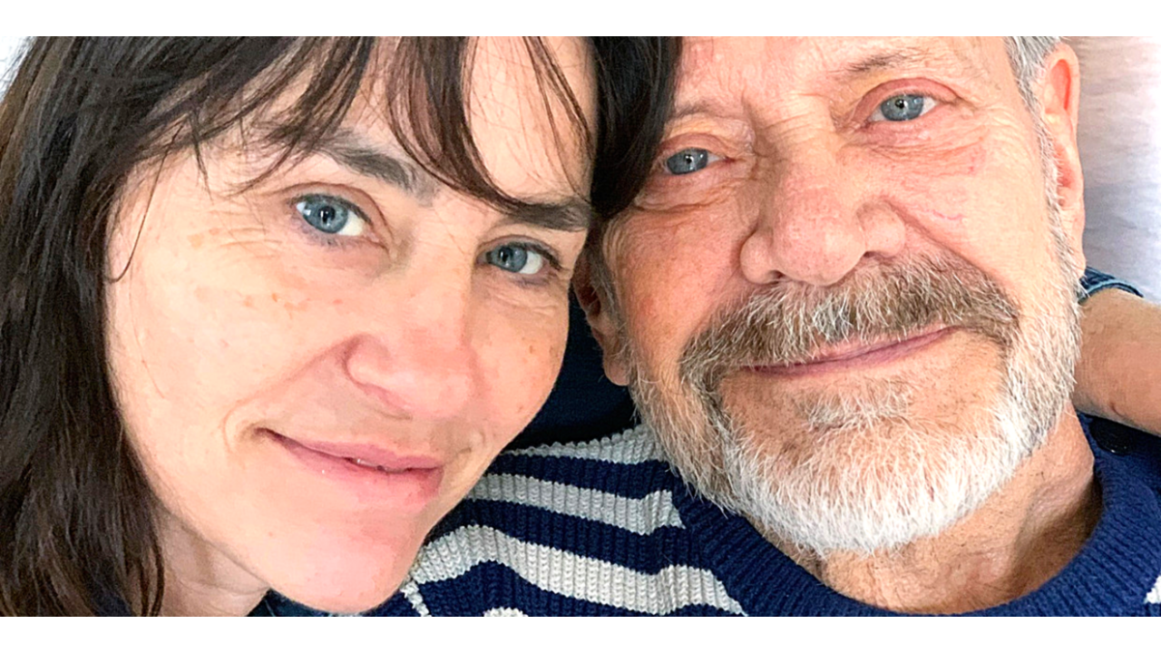 Illustratie voor: Vrouw van Rob de Nijs doet een boekje open over zijn gezondheid: ‘Hij ademde niet meer’