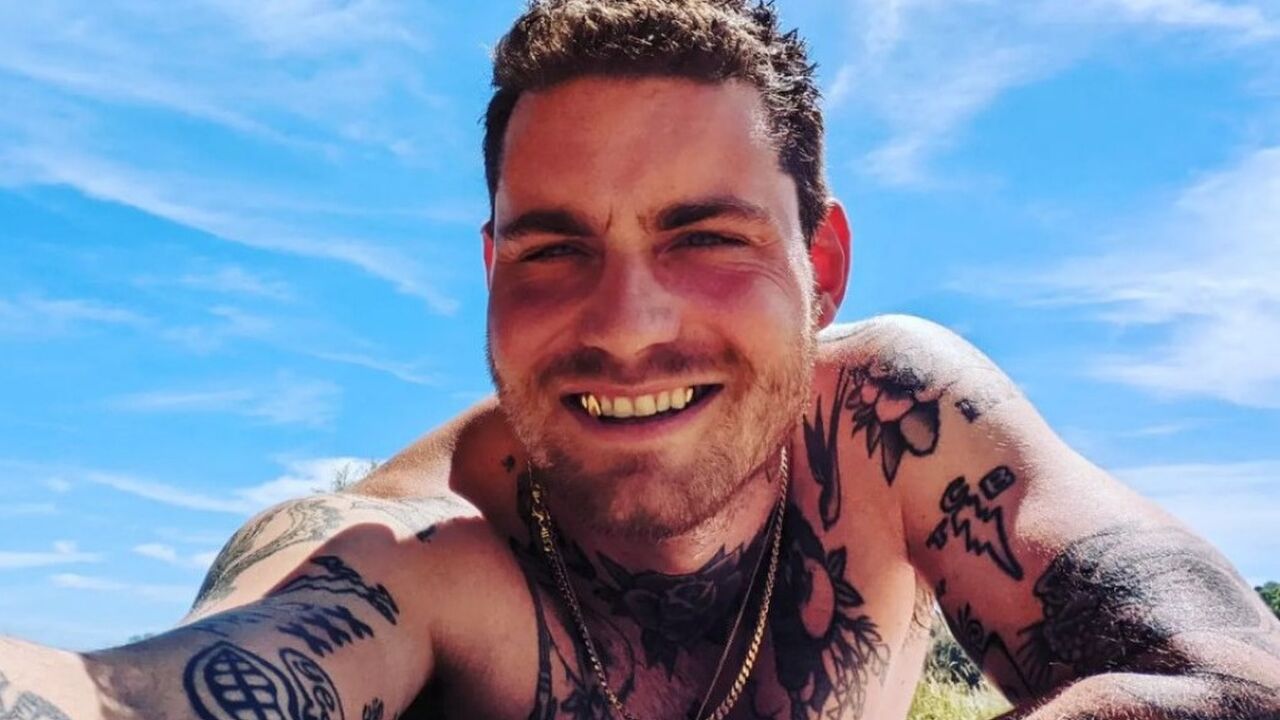 Illustratie voor: Douwe Bob is niet tevreden over zijn Men’s Health cover