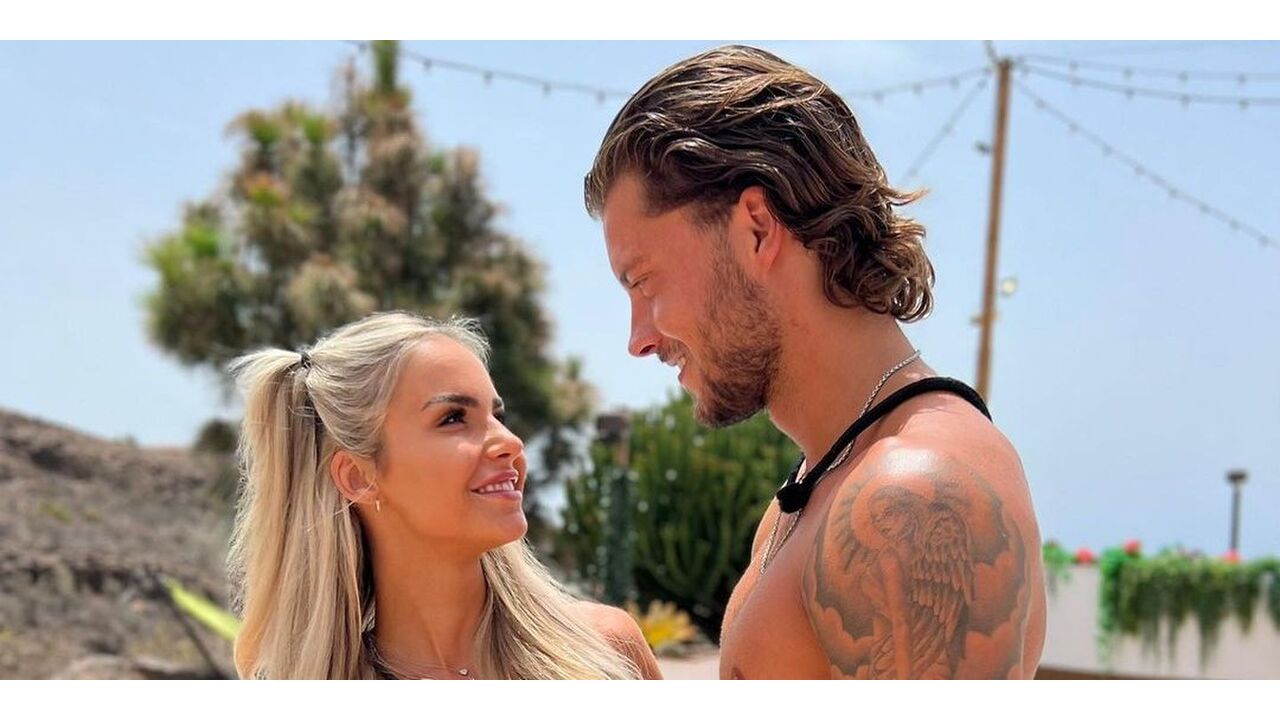 Illustratie voor: Jotti haalt uit naar Cas in de Love Island-reünie