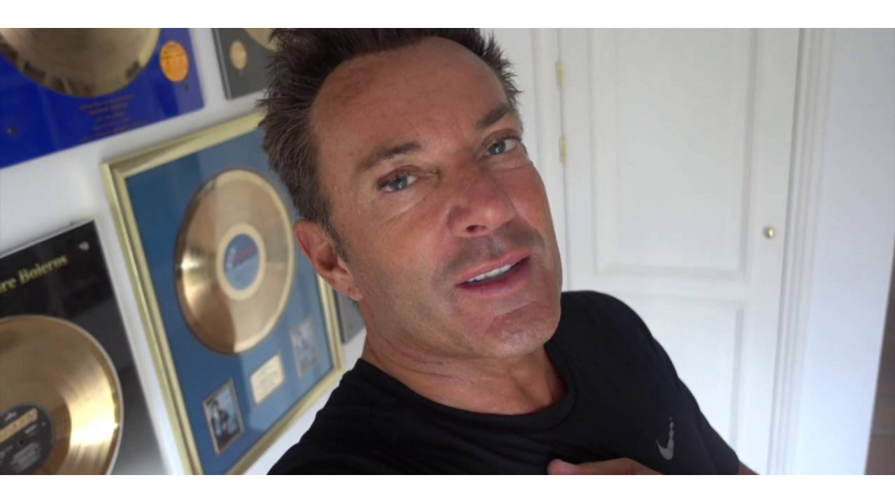 Illustratie voor: Gerard Joling gaat het rustiger aan doen: ‘Heb voldoende verdiend om het uit te zingen’