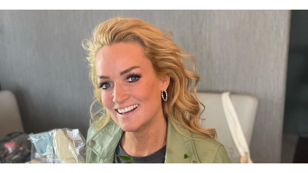Illustratie voor: Zoveel vraagt Samantha Steenwijk voor een optreden van 30 minuten