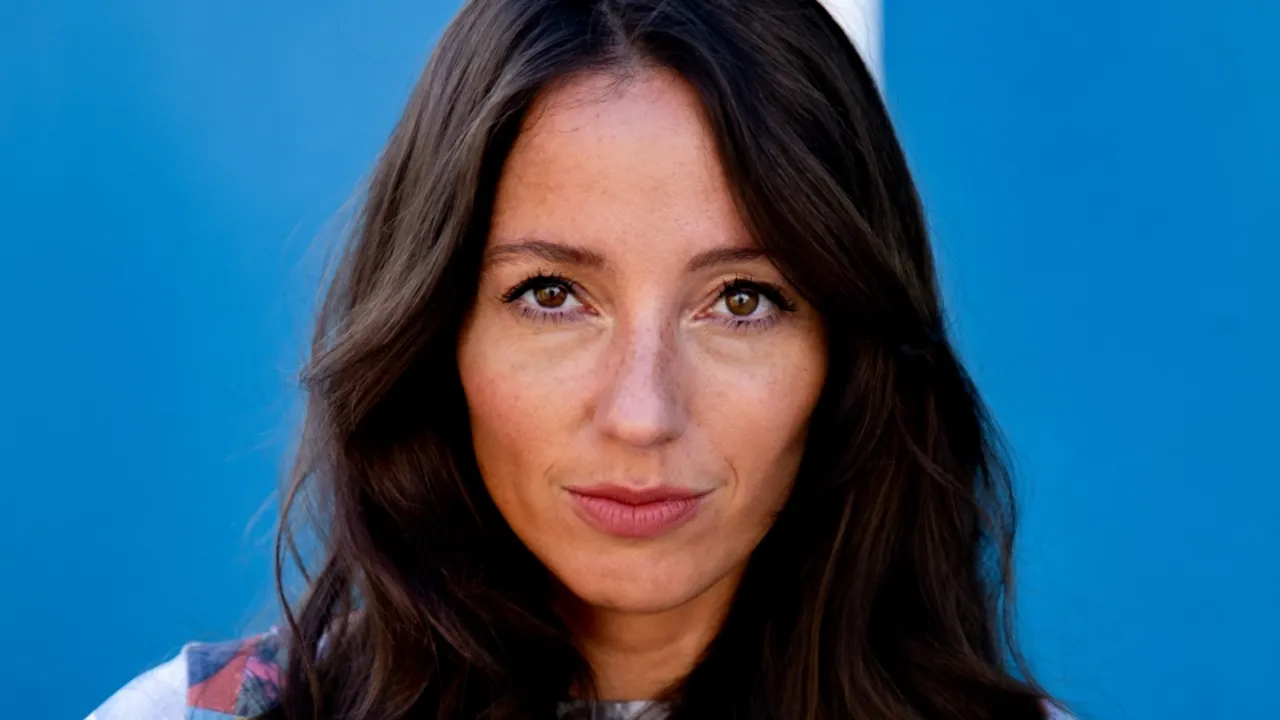 Illustratie voor: Wie is Anke de Jong uit Wie is de Mol 2023?