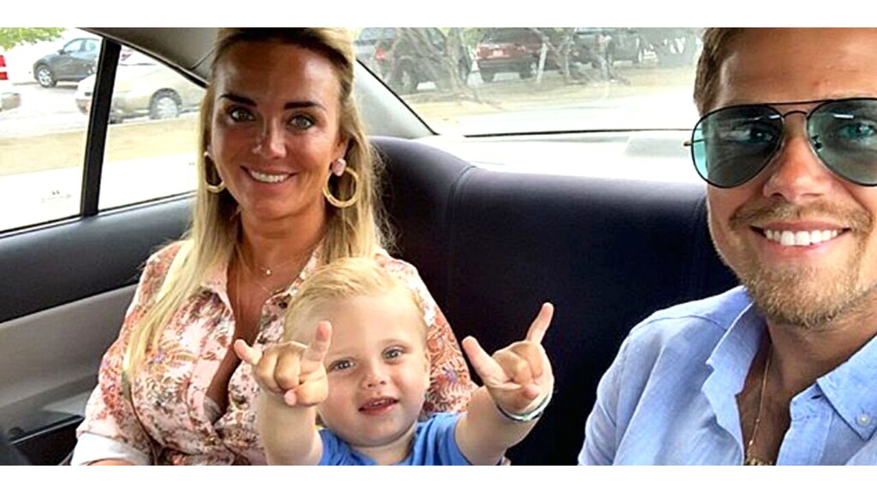 Illustratie voor: Zoon André Hazes en Monique Westenberg weer in evenwicht na voetmassage