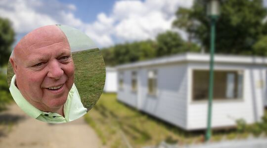 Illustratie voor: Bewoners vakantiepark Peter Gillis: ‘Lijkt net een strafkamp’
