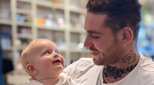 Illustratie voor: Douwe Bob over gezinsuitbreiding: ‘Ik zeg nooit nooit’