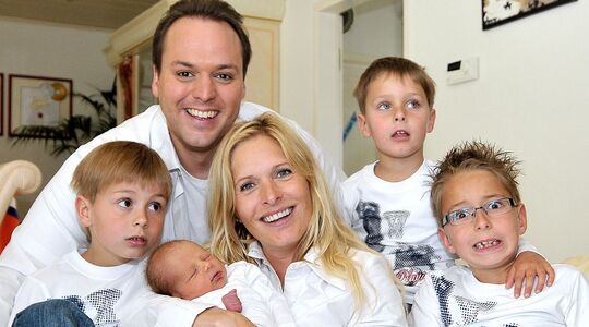 Illustratie voor: Zo zien de knappe zoons van Frans Bauer er nu uit