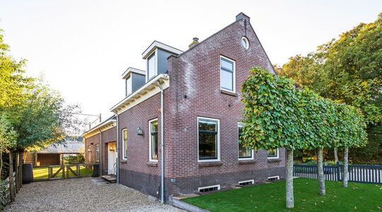 Illustratie voor: Dit is de woonboerderij die Nicolette Kluijver verkoopt