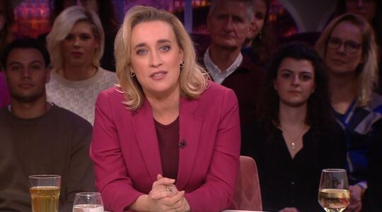 Illustratie voor: Eva Jinek woont in deze prachtige miljoenenvilla in Abcoude