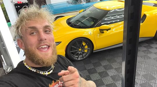 Jake Paul koopt nieuwe ferrari