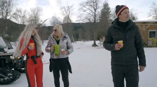 monique op bezoek tijdens een date van denise en mikejpg